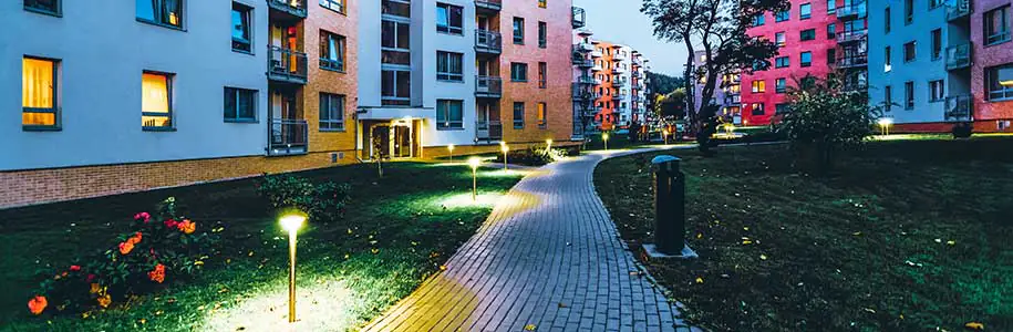 Außenbeleuchtung einer Wohnanalage mit LED